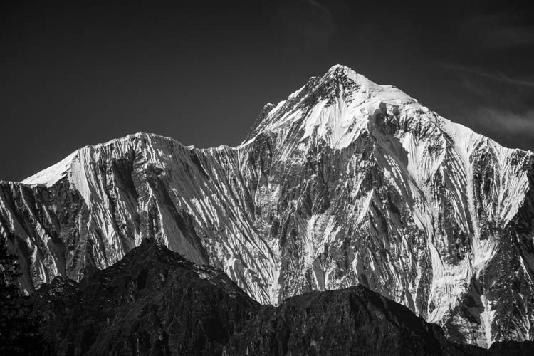Un des sommets de plus de 8.000m du Massif des Annapurnas, Népal Format paysage